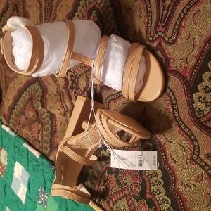 Size 6 Womens NY&C Gladiator shoes.